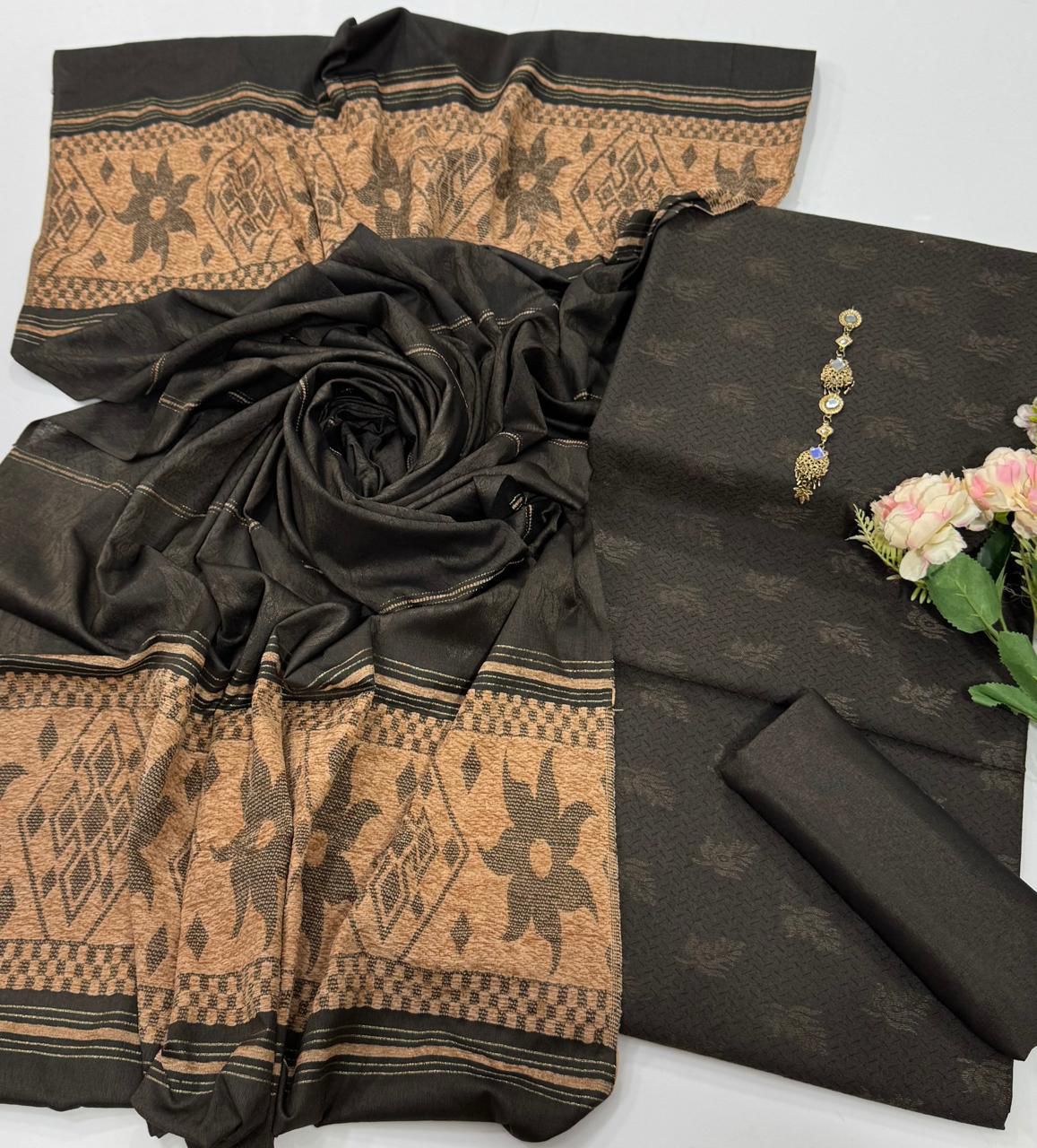 Premium 3-Piece Multani Khaadi Sussi Jacquard Suit with 🧣 Shawl